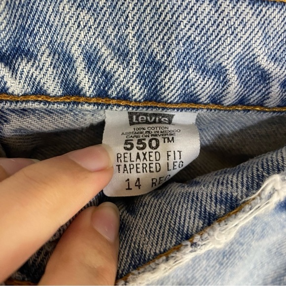 Levi's 550 Relaxed Fit Tapered Leg Light Wash Distressed Vintage Denim Jeans - Picture 8 of 8